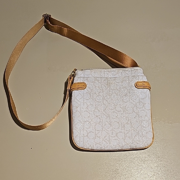 Calvin Klein White Monogram Crossbody Bag - Picture 2 of 5